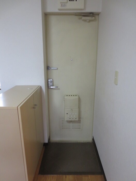 物件内観写真13　(玄関)