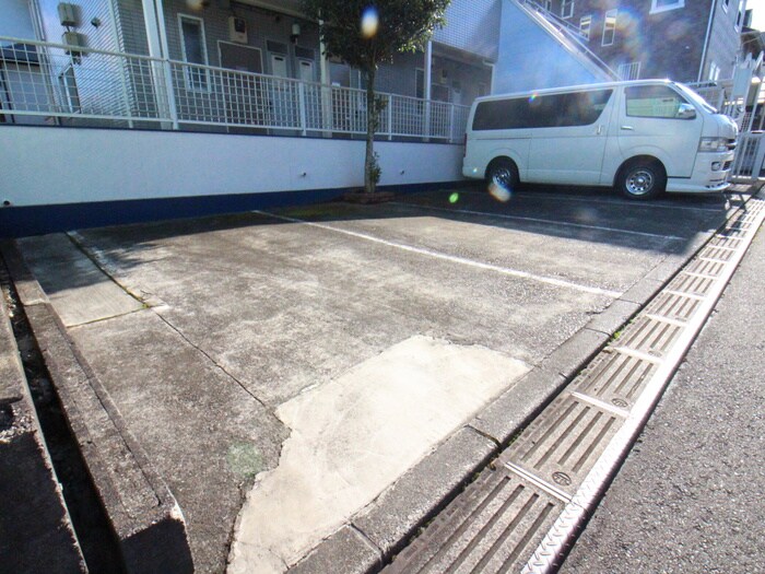物件外観写真2　(駐車場)