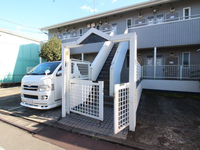 物件外観写真4　(エントランス部分)