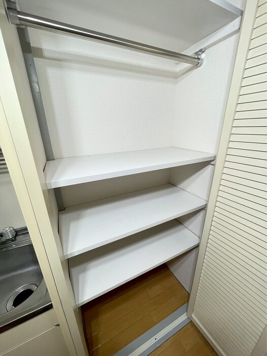 物件内観写真12　(収納)