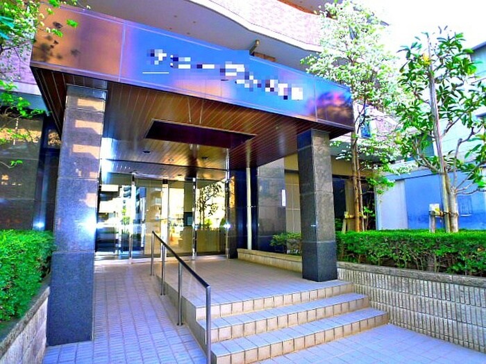 物件外観写真2　(エントランス部分)