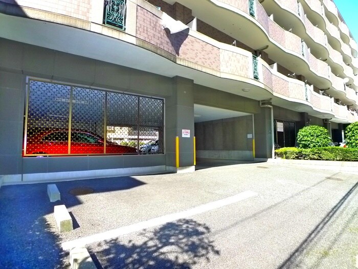 物件外観写真3　(駐車場)