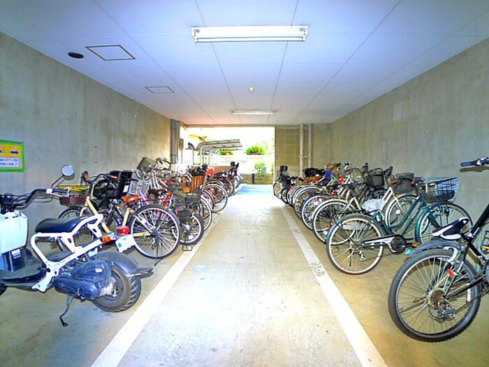 物件外観写真5　(駐輪場)