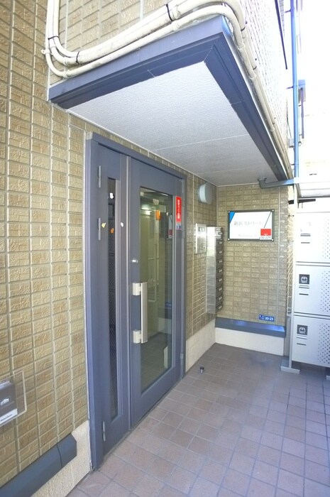 物件外観写真2　(エントランス部分)