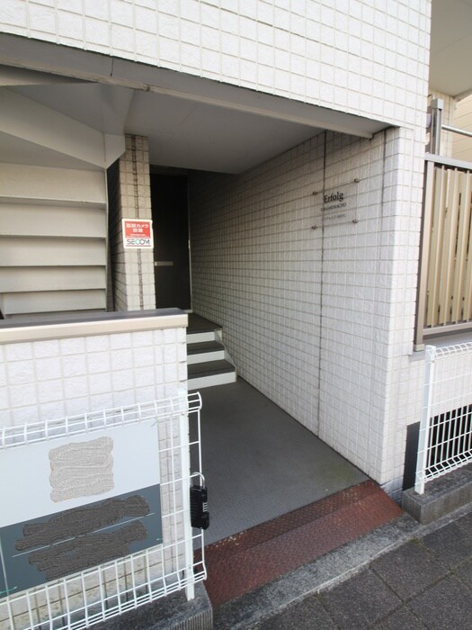 物件外観写真4　(エントランス部分)