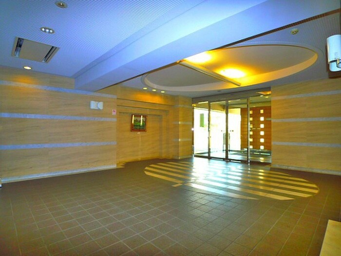 物件外観写真5　(エントランス部分)