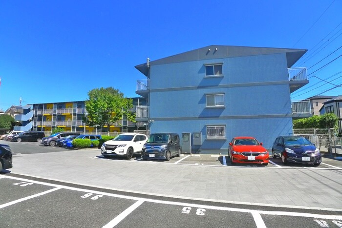 物件外観写真6　(駐車場)