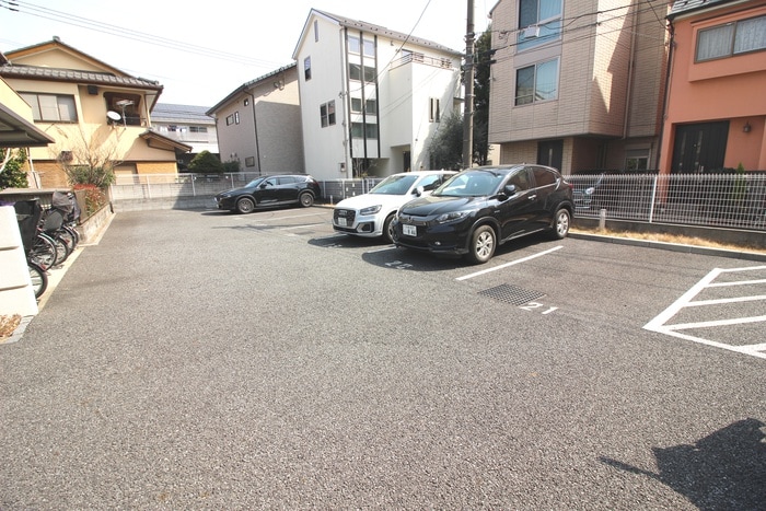 物件外観写真5　(駐車場)