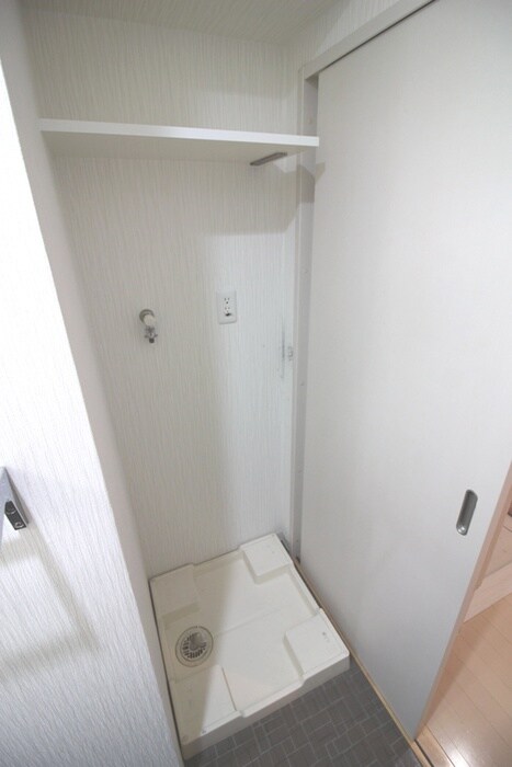 物件内観写真15　(洗濯機置場)