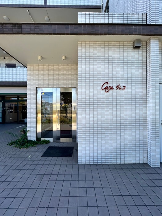 物件外観写真3　(エントランス部分)