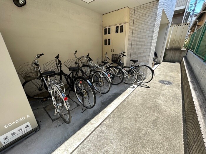 物件外観写真6　(駐輪場)