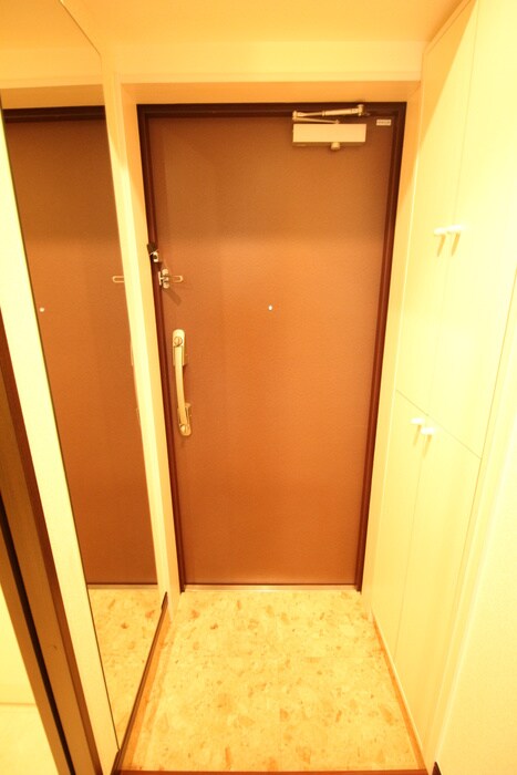 物件内観写真16　(玄関)