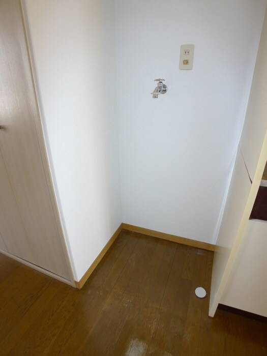 物件内観写真9　(洗濯機置場)