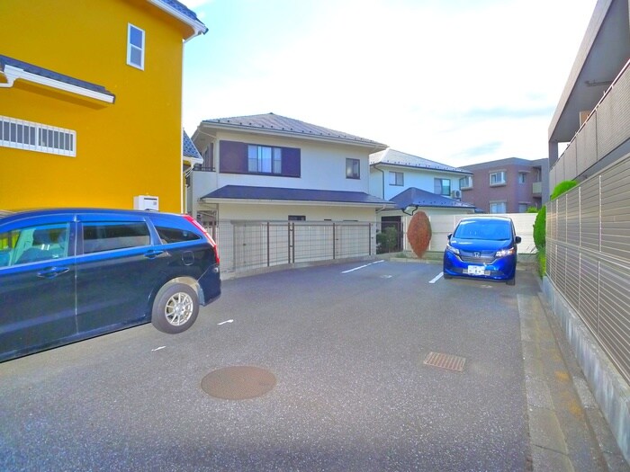 物件外観写真4　(駐車場)