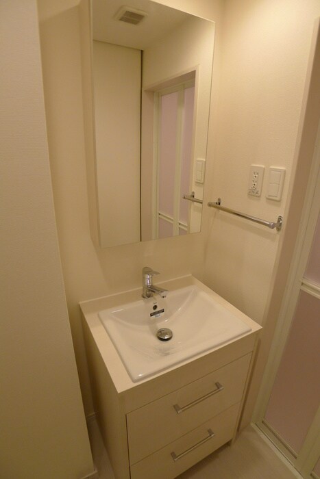 物件内観写真8　(洗面)