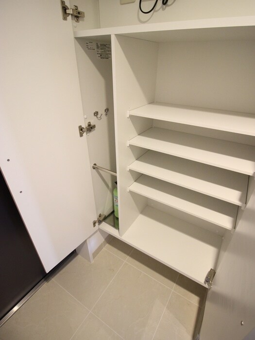 物件内観写真8　(靴箱)