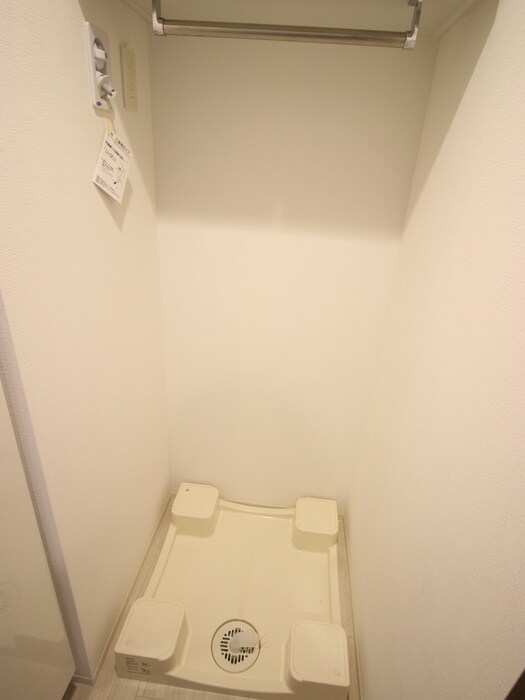 物件内観写真10　(洗濯機置場)