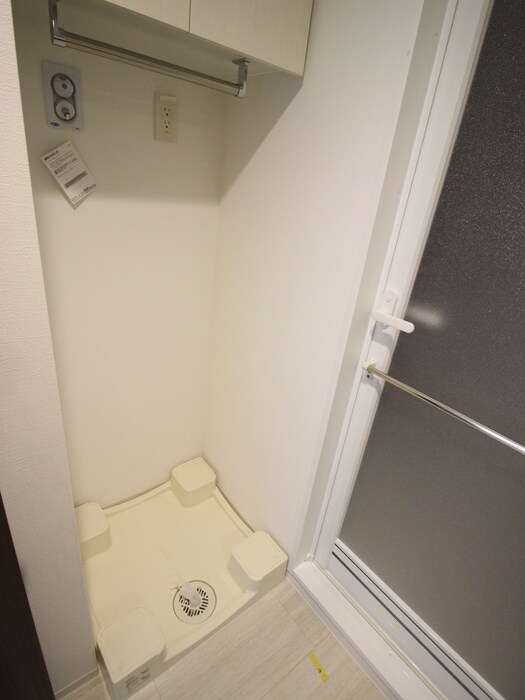 物件内観写真10　(洗濯機置場)