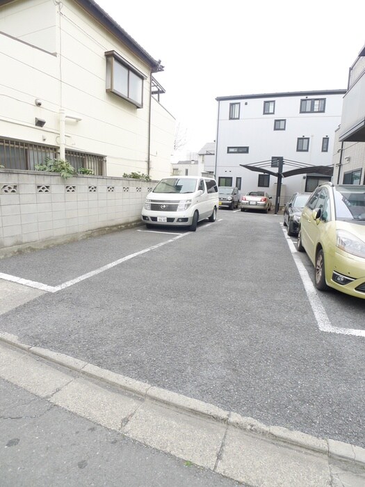 物件外観写真4　(駐車場)