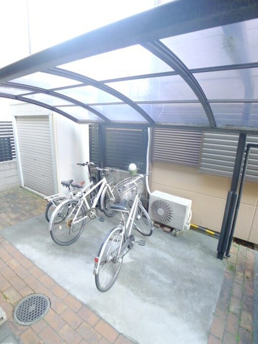 物件外観写真5　(駐輪場)