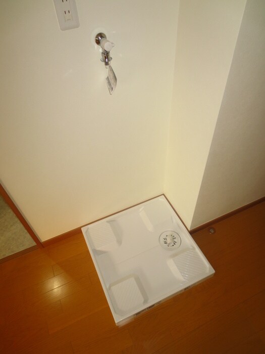 物件内観写真16　(洗濯機置場)