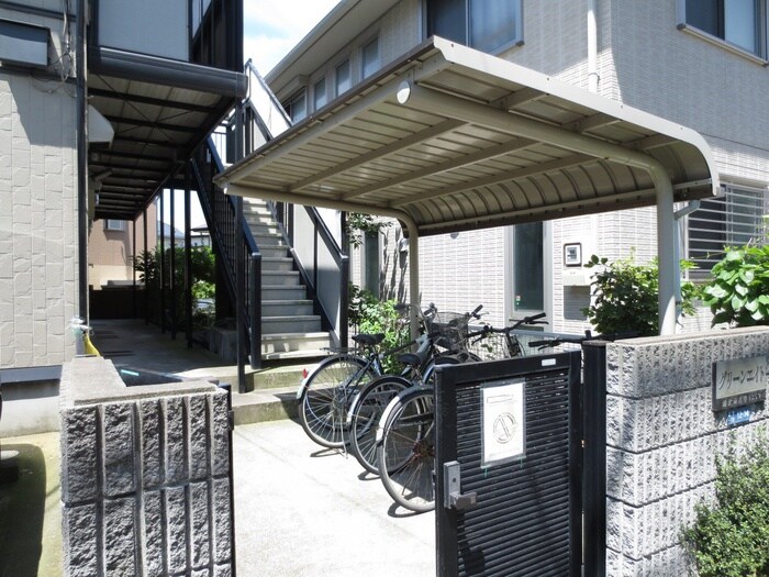 物件外観写真3　(エントランス部分)