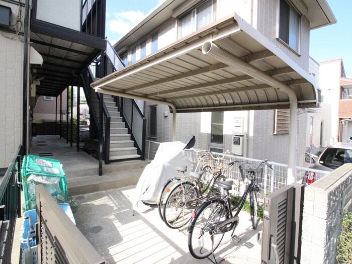 物件外観写真5　(駐輪場)
