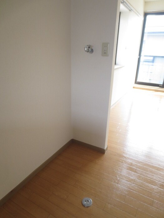 物件内観写真12　(洗濯機置場)