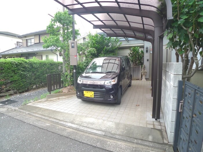 物件外観写真3　(駐車場)