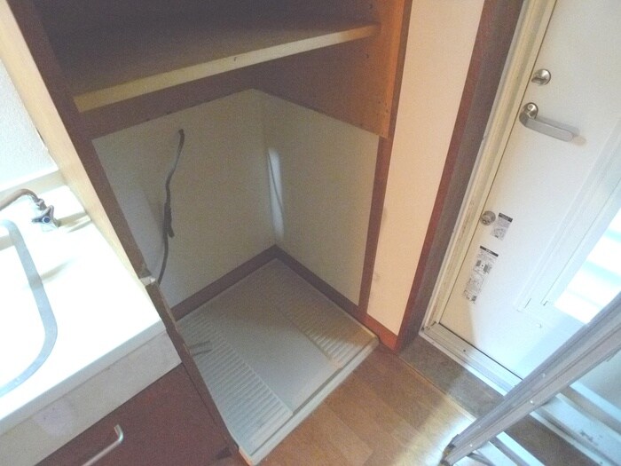 物件内観写真11　(洗濯機置場)