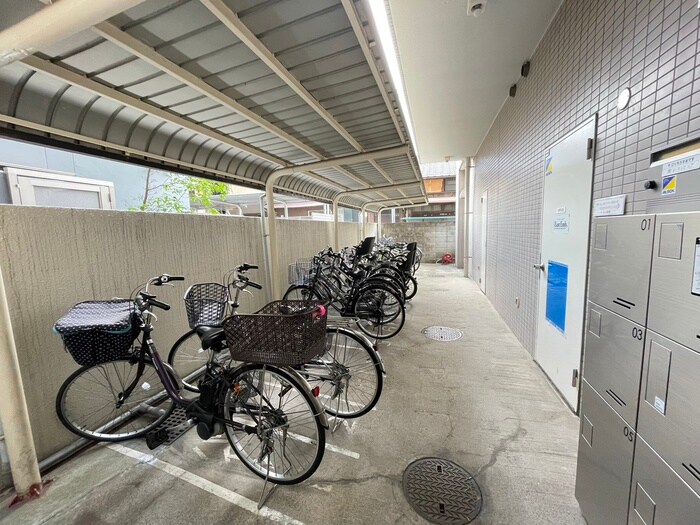 物件外観写真5　(駐輪場)
