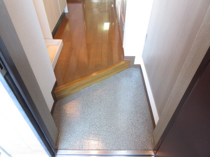 物件内観写真14　(玄関)