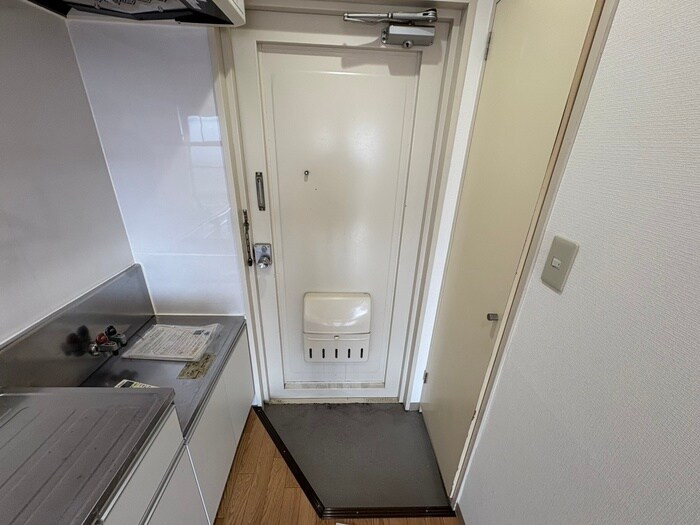 物件内観写真12　(玄関)