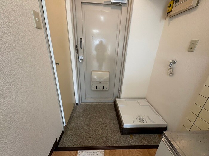 物件内観写真17　(玄関)