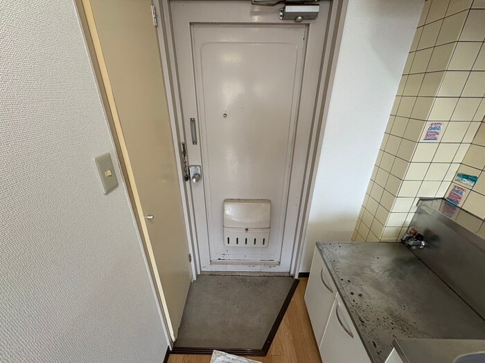 物件内観写真18　(玄関)