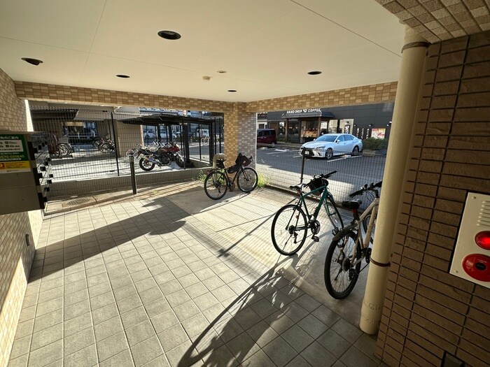 物件外観写真6　(駐輪場)