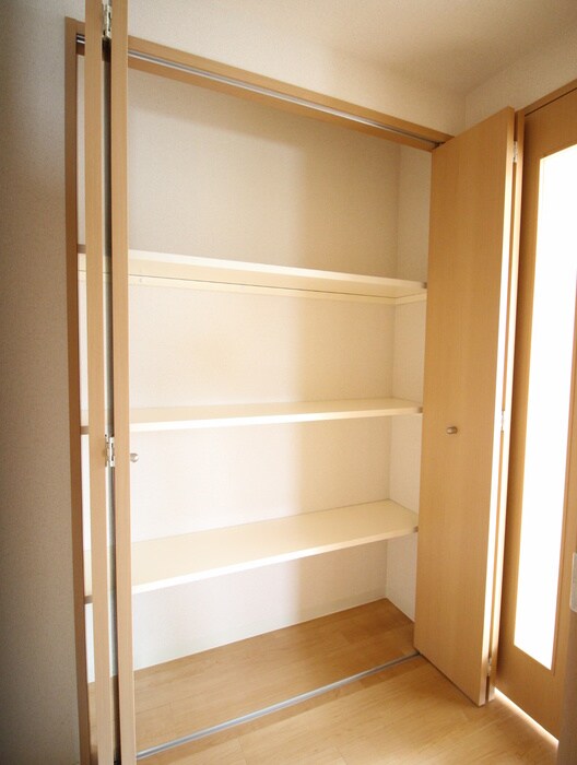 物件内観写真16　(収納)