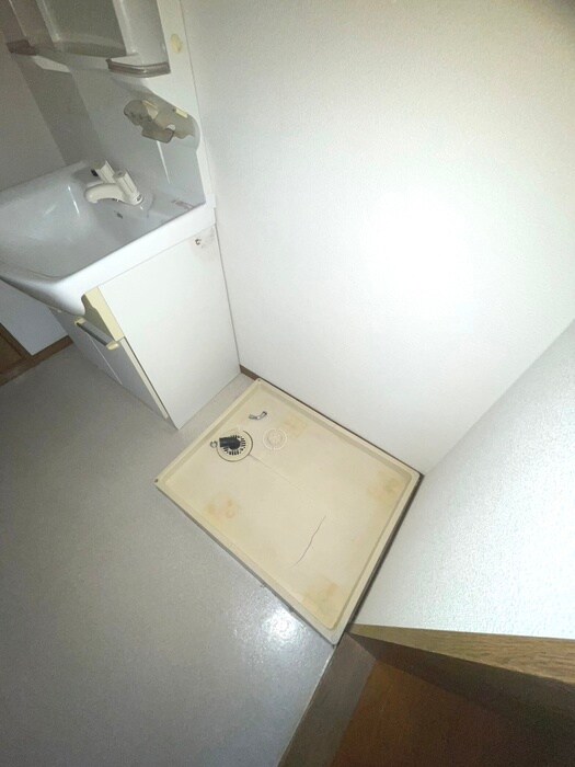 物件内観写真11　(洗濯機置場)