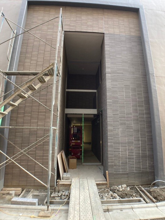 物件外観写真3　(エントランス部分)