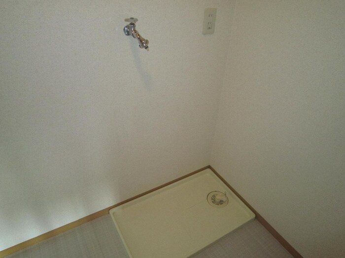 物件内観写真11　(洗濯機置場)