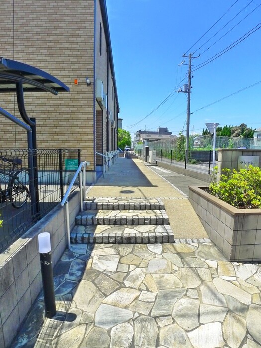 物件外観写真4　(エントランス部分)