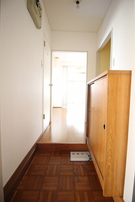 物件内観写真16　(玄関)