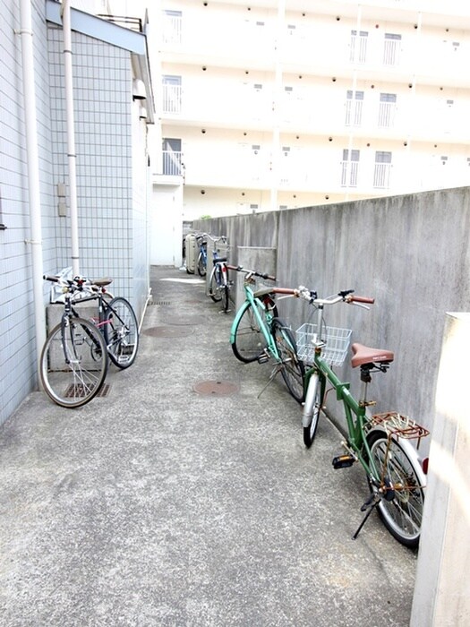 物件外観写真6　(駐輪場)