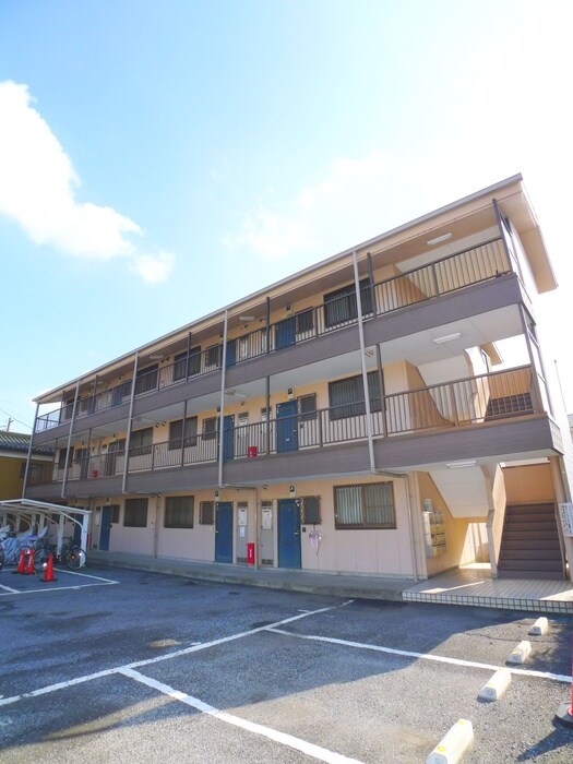 物件外観写真2　(エントランス部分)