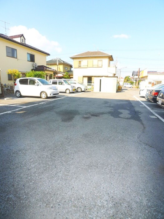 物件外観写真4　(駐車場)