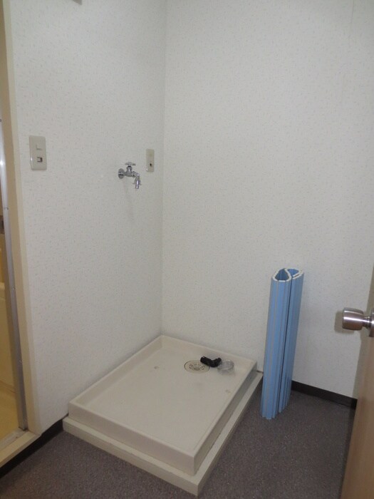 物件内観写真10　(洗濯機置場)