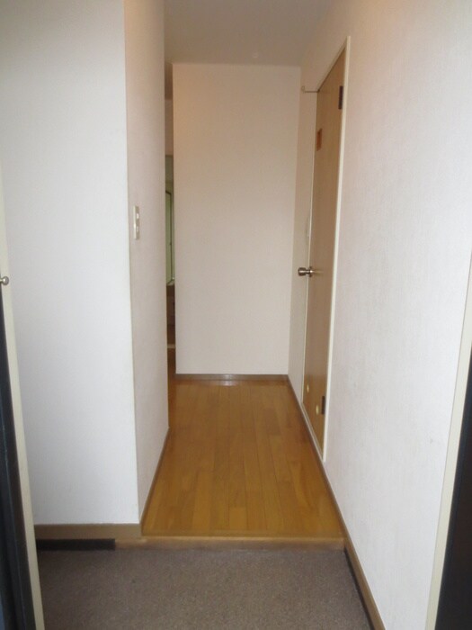 物件内観写真13　(玄関)