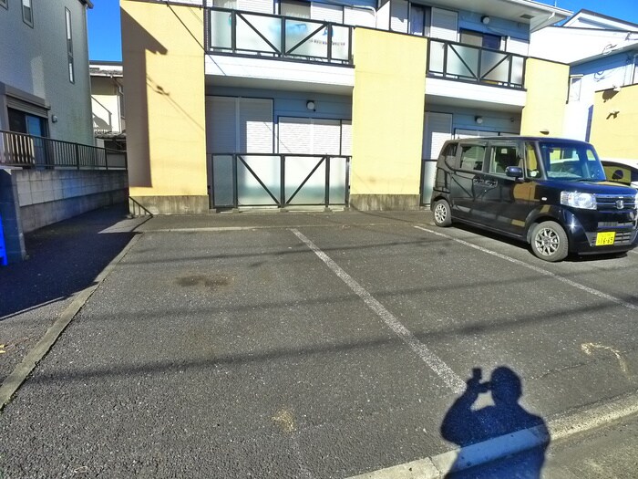 物件外観写真6　(駐車場)