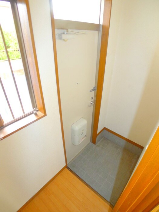 物件内観写真16　(玄関)