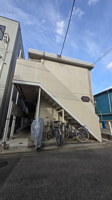 物件外観写真2　(エントランス部分)